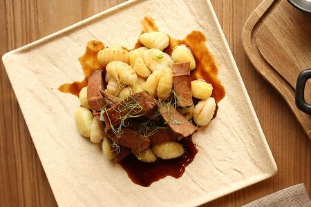 Томленая телятина с ньокками