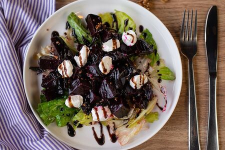 Салат из запеченной свеклы