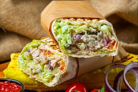 Большая шаурма с сыром и свининой