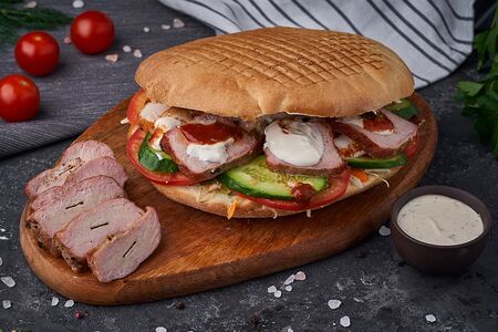 Шаверма в пите с шашлыком из свинины