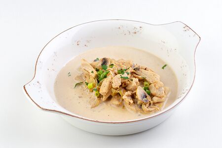 Бефстроганов из куриной грудки с картофельным пюре