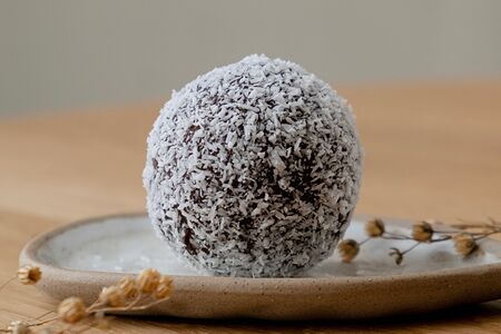 Пирожное картошка в кокосе