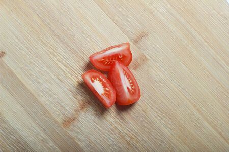 Свежие томаты