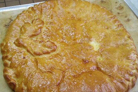 Пирог со свининой и тушеной капустой