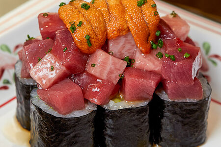 Ролл Аками, тунец, uni