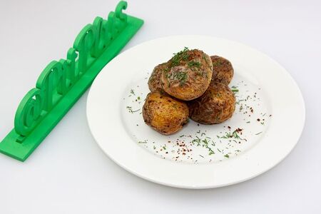 Картофель печеный в кожуре