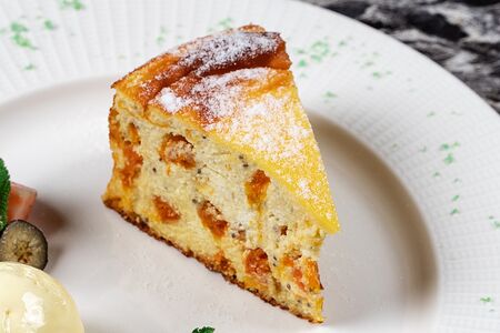 Творожная запеканка с чиа и манговым соусом