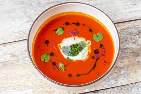 Томатный суп со страчателлой