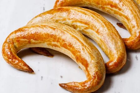 Рогалик с маком