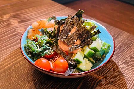 Поке с королевскими креветками