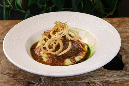 Щечки говяжьи с картофельным пюре