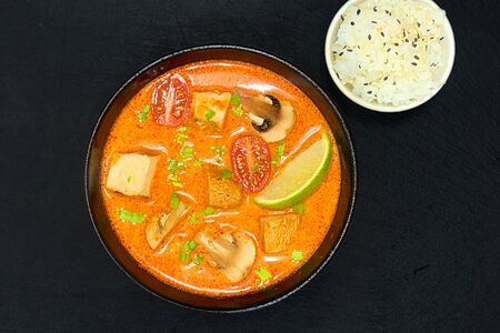 Том ям с курицей