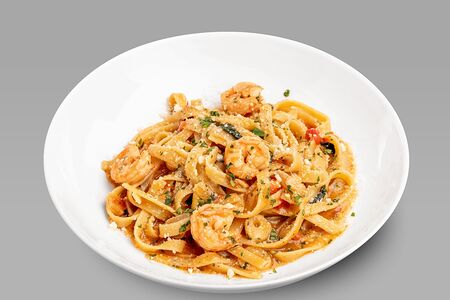 Паста с креветкой и томатами