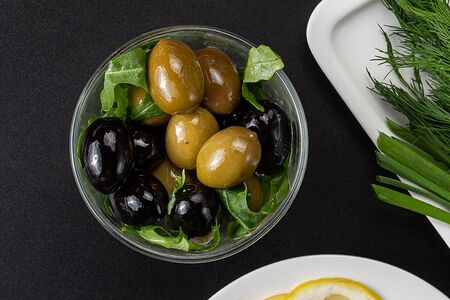 Маслины и оливки гигант