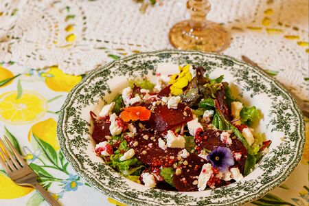Салат с запеченной свеклой