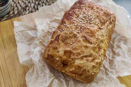 Слойка с ветчиной и сыром