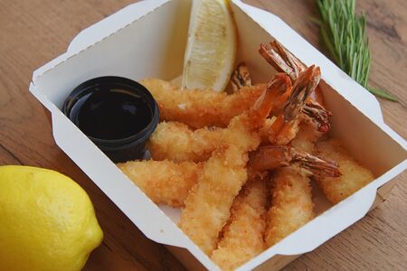 Креветки темпура с соусом терияки