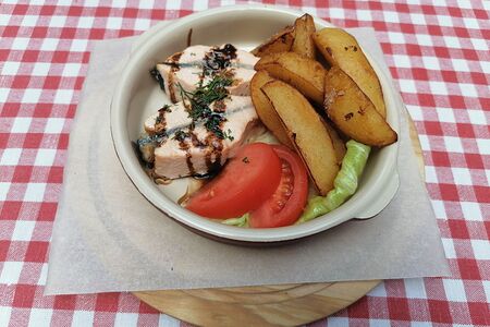 Горбуша с овощами