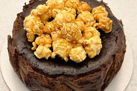 Баскский чизкейк с попкорном (шоколадный)