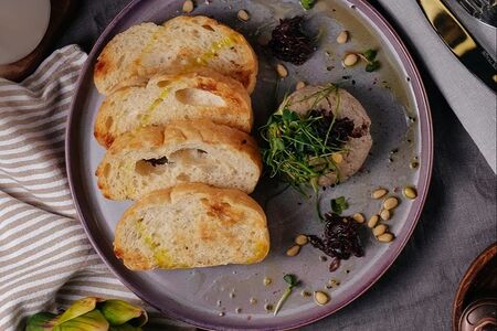 Паштет из утки с ягодным соусом