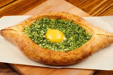 Хачапури аджарские со шпинатом