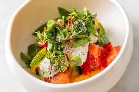 Овощной салат с травами