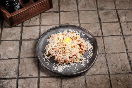 Спагетти Карбонара с перепелиным яйцом