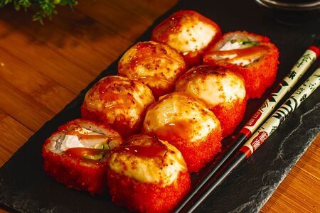Запечённый ролл с креветкой