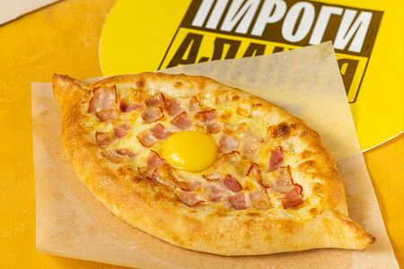 Хачапури по-аджарски с беконом