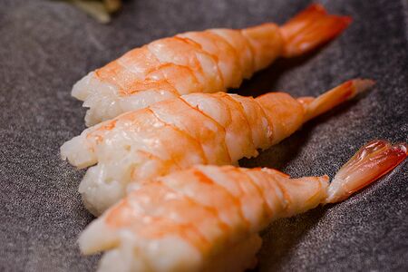 Суши с тигровой креветкой