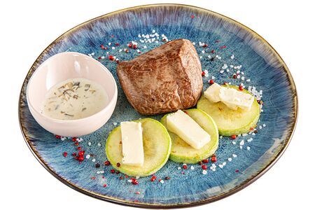 Стейк из говяжей вырезки с запеченным кабачком