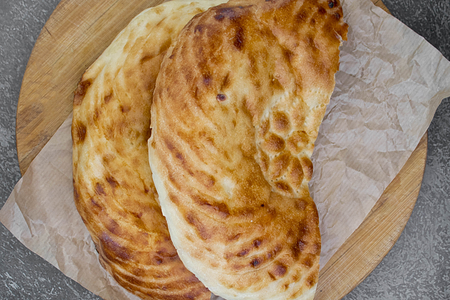 Половинка тандырной лепешки