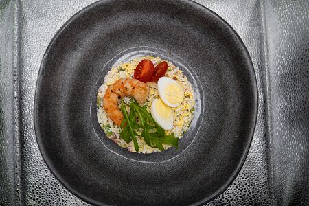 Люкс салат с мясом краба и креветкой