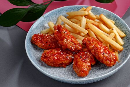 Крылья с картошкой фри