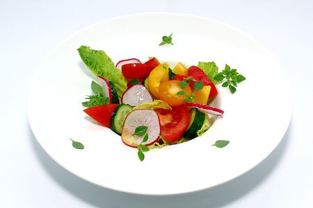 Салат овощной с оливковым маслом