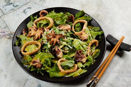 Салат Кайсо с осьминогами и кальмарами