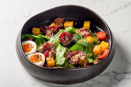 Салат с брискетом и тыквой