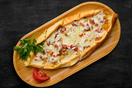 Пиде с мясом и сыром
