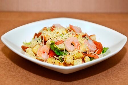 Салат Цезарь с креветкой