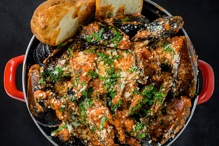 Мидии Аррабиата, пармезан