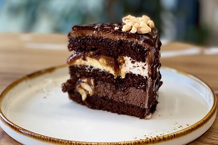 Торт Сникерс