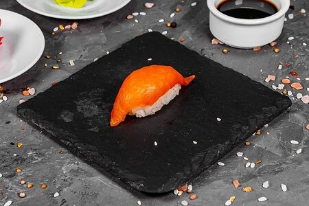 Суши лосось