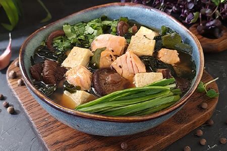 Мисо-суп по-японски с лососем