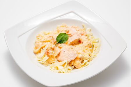 Фарфалле с семгой в сливочном соусе