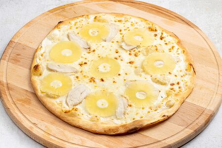 Пицца с цыплёнком и ананасом