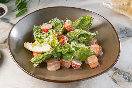 Тёплый салат со сливочным лососем