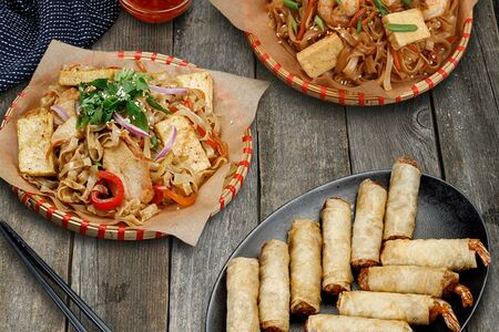 Набор: вок с курицей, вок с креветками, нэм том (6 шт.), нэм га (6 шт.)