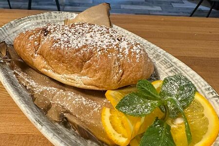 Круассан с шоколадом