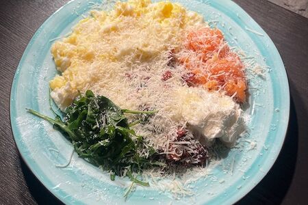 Скрэмбл с лососем