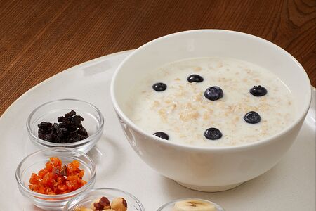 Каша овсяная с курагой и черносливом